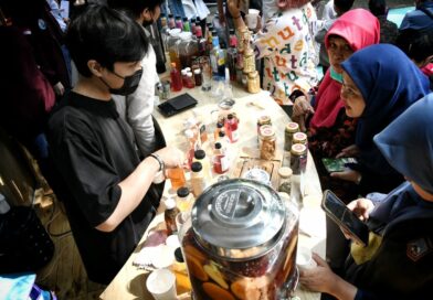 Hadiri Pasar Leuweung, Atalia Ridwan Kamil: Promosikan Teh dan Kopi Jabar