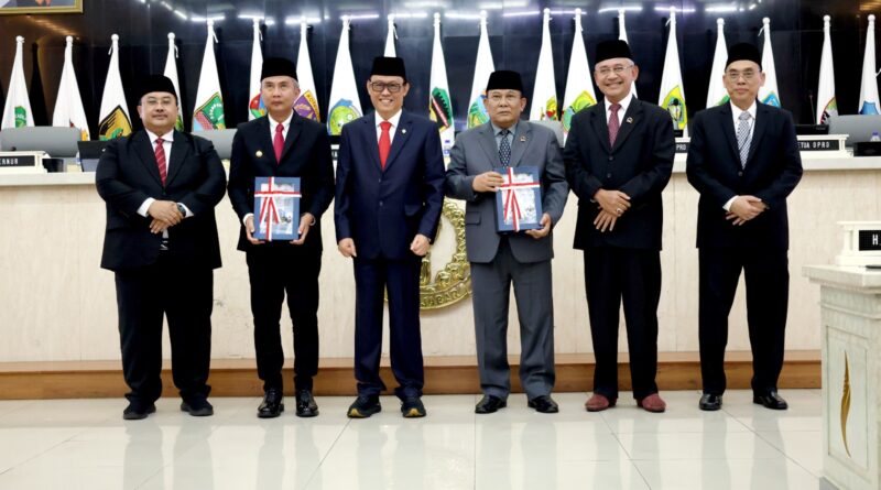 Rapat Paripurna Penyerahan LHP BPK RI atas Laporan Keuangan Pemdaprov Jabar Tahun Anggaran 2023