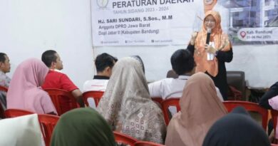 Hj.Sari Sundari Sebarluaskan Perda Perlindungan Anak di Desa Buah Batu Bojongsoang.