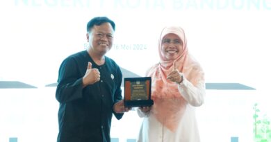 Terima Kunjungan SMPN 7, Siti Muntamah Bahas Implementasi Demokrasi hingga Karakter Pemimpin