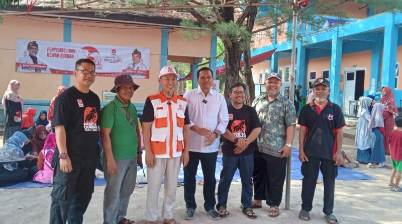 DPD PKS KAB.PURWAKARTA BERQURBAN 9 EKOR SAPI DAN 15 EKOR DOMBA.