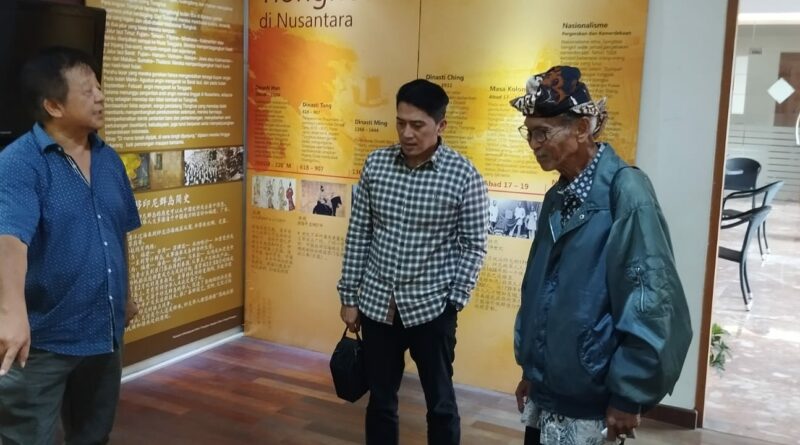 Kunjungan Abah Landung Ke Museum Tionghoa