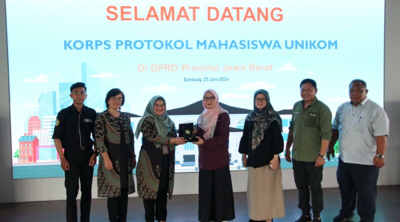 Sekretariat DPRD Jawa Barat Terima Visit dan Sharing Korps Protokol Mahasiswa Unikom