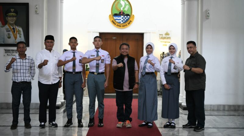 Sekda Herman Suryatman Lepas Empat Calon Asal Jabar Ikuti Seleksi Paskibraka Nasional