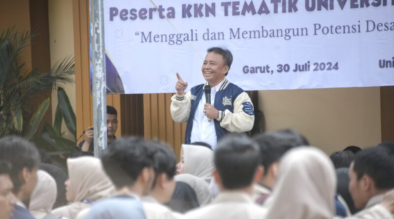 Sekda Herman Suryatman Lepas 1.136 Mahasiswa UNIGA Ikuti KKN Tematik