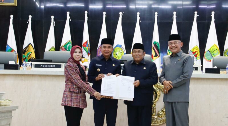 Nota Kesepakatan Bersama antara Gubernur dan DPRD atas Rancangan KUA PPAS 2025 Ditandatangi dalam Rapat Paripurna