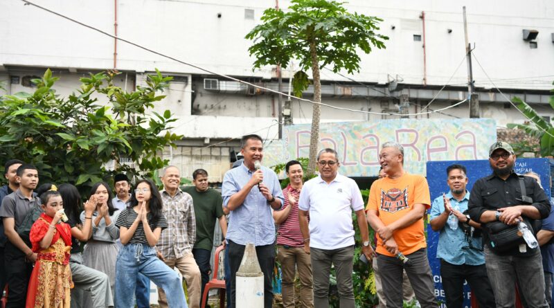 Bey Machmudin Apresiasi Teater Ruang Publik Festival di Kawasan Braga