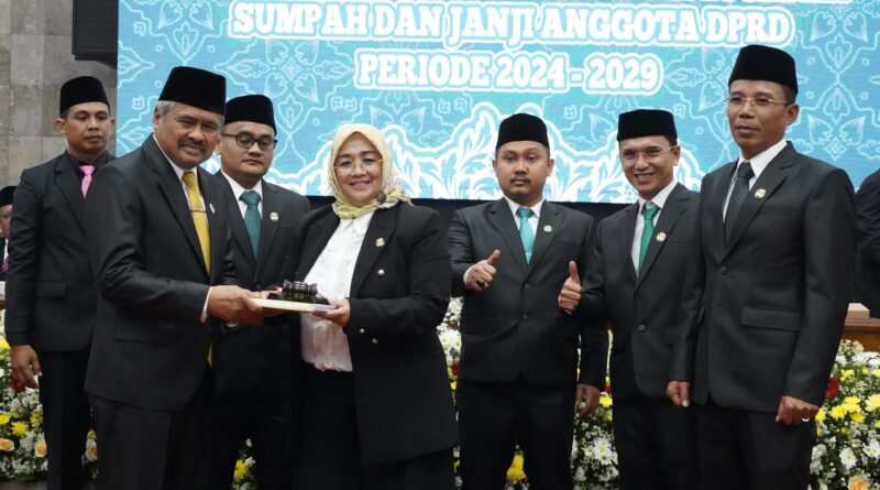 50 Anggota DPRD Kabupaten Garut Periode 2024-2029 Resmi Dilanti, 28 Nama Baru Bergabung