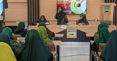 Elin Suharliah Menggelar Sosper Perlindungan Anak di Desa Lembang