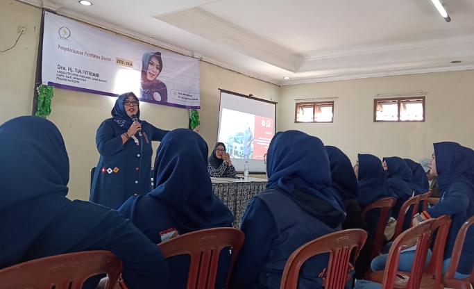 Tia Fitriani Menggelar Sosper Pemberdayaan dan Perlindungan Perempuan