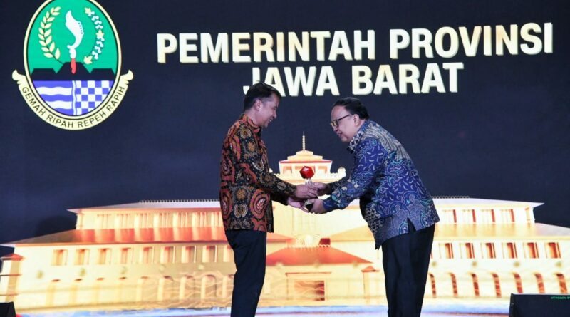 Pemdaprov Jabar Raih Penghargaan sebagai Pemerintahan yang Baik dalam Menyosialisasikan Program Kinerja kepada Masyarakat