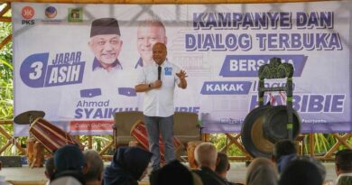 Ilham Habibie  Cagub Jabar Kampanye dan Dialog Terbuka di Pasirjambu Kabupaten Bandung.