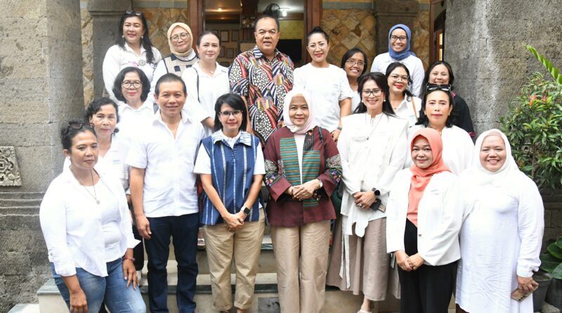 Dekranasda Jabar Jajaki Kerja Sama dengan Pusat Oleh-oleh Dewata Nusantara Bali