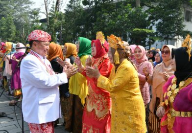 HARI GURU Pemdaprov Jabar Beri Pelatihan 50.000 Guru Penggerak