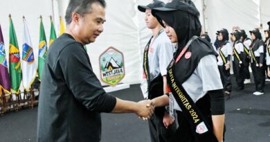 WEST JAVA YOUTH CAMP 2024 Bey Machmudin Kukuhkan 272 Pelajar jadi Duta Integritas