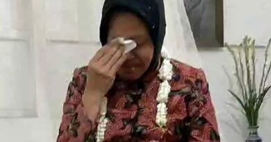 Risma Kunjungi Situs Ndalem Pojok, Iapun Meneteskan Air Mata