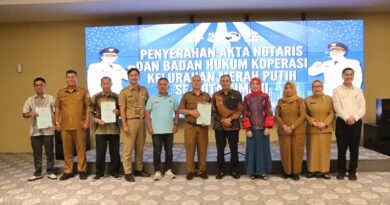 Walikota Cimahi Memimpin Penyerahan Akte Notaris dan Badan Hukum Koperasi Merah Putih se-Kota Cimahi.