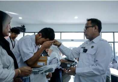 Seluruh Siswa SLBN A Pajajaran Bandung Terima Bantuan Gubernur Jabar Tas dan Sepatu.