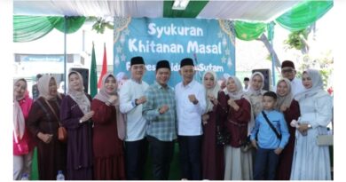 Bupati Bandung Dadang Supriatna Hadiri Khitanan massal Di Yayasan Pondok Pesantren Al Hidayah Sutam.