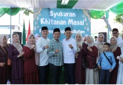Bupati Bandung Dadang Supriatna Hadiri Khitanan massal Di Yayasan Pondok Pesantren Al Hidayah Sutam.