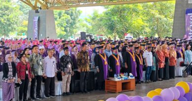 Erwan Setiawan Wisuda 398 Lansia 