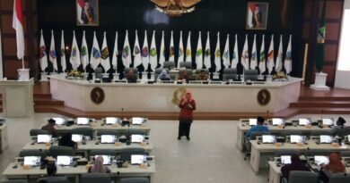 Pimpinan dan Anggota DPRD Jabar Mendapat Sosialisasi Pengendalian Gratifikasi dari KPK