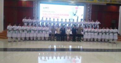Walikota Cimahi Ngatiyana Kukuhkan Anggota Paskibraka Kota Cimahi.