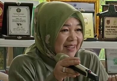 Wakil Ketua Komisi II DPRD Jabar Hj.Lina Ruslinawati Kunjungi BPT Sapi Perah dan HMT Cikole Lembang.