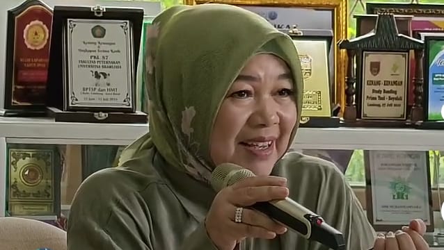Wakil Ketua Komisi II DPRD Jabar Hj.Lina Ruslinawati Kunjungi BPT Sapi Perah dan HMT Cikole Lembang.