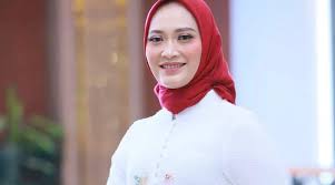 Nia Purnakania Mendorong Perempuan Maju dan Berkarya.