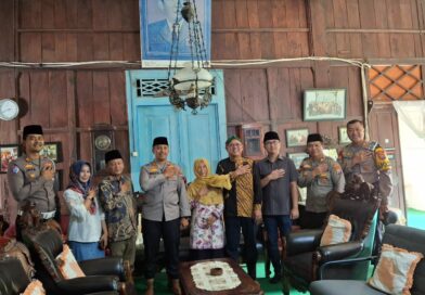 Kapolres Kabupaten Kediri Silaturahmi ke Ndalem Pojok, Siap Dukung Ruwatan Negara dengan Wayang Gandrung