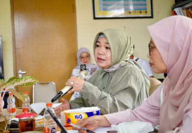 Wakil Ketua Komisi II DPRD Jabar Hj.Lina Ruslinawati Kunjungi BPT Sapi Perah dan HMT Cikole Lembang.