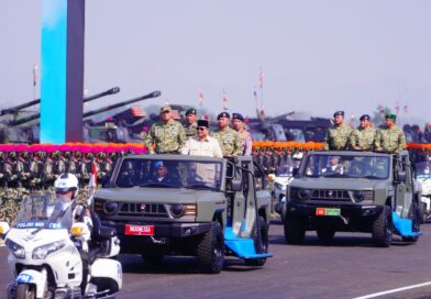 Panglima TNI Dampingi Presiden RI Prabowo Subianto Pada Upacara Gelar Pasukan Operasional dan Kehormatan Militer
