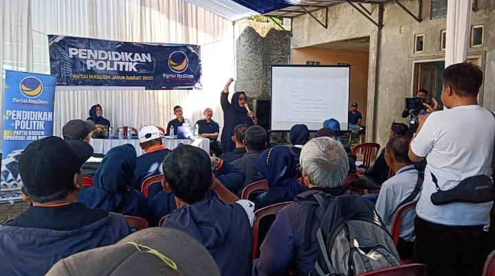 Hj.Tia Fitriani Menggelar Pendididkan Politik Partai NasDem Jawa Barat.