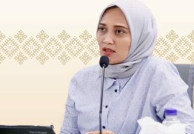 Hj.Nia Purnakania, S.H.M.Kn  : Mendorong Peningkatan Peran Perempuan Dalam Bidang Politik.