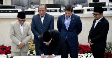 Pemda Provinsi dan DPRD Jabar Tandatangani Ranperda Perubahan APBD 2025, Fokuskan pada Kepentingan Rakyat