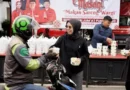 DPD PDI Perjuangan Menggelar Jum’at Berkah, Warga Antusias Menerima Paket Makan Gratis.
