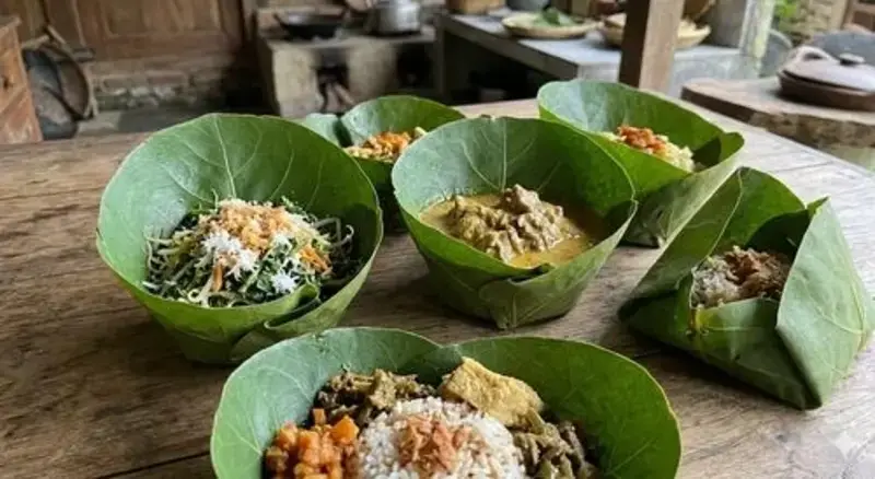 Daun daun Pembungkus Makanan Pengganti Plastik