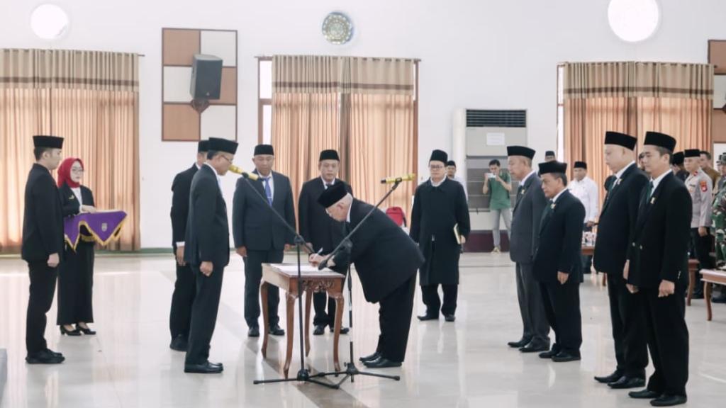 Bupati Ciamis Herdiat Lantik Pimpinan BAZNAS Ciamis 2026–2031.
