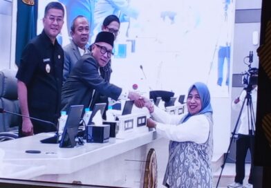 Rapat Paripurna DPRD Jawa Barat Penyampaian Pandangan Umum Fraksi atas Dua Ranperda Strategis, Ranperda Lingkungan Hidup dan Pendidikan