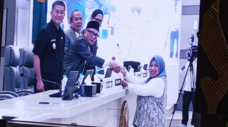 Rapat Paripurna DPRD Jawa Barat Penyampaian Pandangan Umum Fraksi atas Dua Ranperda Strategis, Ranperda Lingkungan Hidup dan Pendidikan