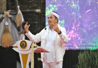 Jamin Pengobatan Hingga Tuntas, KDM Serahkan Hadiah Sayembara Taufik Hidayat kepada Korban