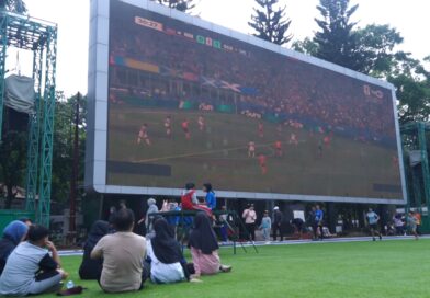 VIDEOTRON DI LAPANGAN SERKA DEDY UNADI KODAM III/SILIWANGI TAMBAH ANTUSIASME MASYARAKAT BEROLAHRAGA.