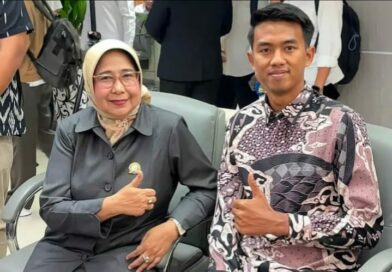 KDM Serahkan Koper 1 Miliar untuk Persib, Anggota DPRD Jabar Tati Supriati Irwan Angkat Jempol