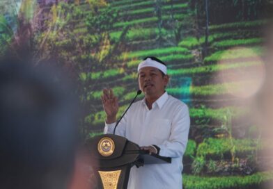 Benahi Transportasi Jabar, Gubernur KDM Evaluasi Angkot Tua dan Buka Kembali Bandara Husein