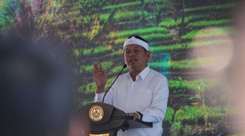 Benahi Transportasi Jabar, Gubernur KDM Evaluasi Angkot Tua dan Buka Kembali Bandara Husein