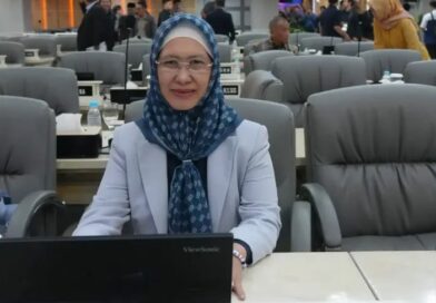 Ketua Fraksi Partai Demokrat Hj.Ratnawati Menghadiri Rapat Paripurna Terkait Jawaban Gubernur Soal APBD 2025