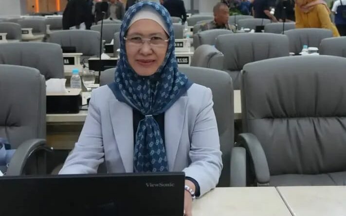 Ketua Fraksi Partai Demokrat Hj.Ratnawati Menghadiri Rapat Paripurna Terkait Jawaban Gubernur Soal APBD 2025