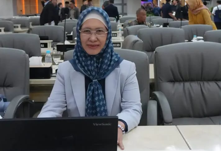 Ketua Fraksi Partai Demokrat Hj.Ratnawati Menghadiri Rapat Paripurna Terkait Jawaban Gubernur Soal APBD 2025