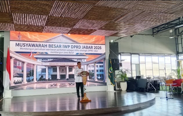 Plh Sekwan Jabar Iman Tohidin Membuka Mubes Ikatan Wartawan Parlemen (IWP)